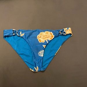 Roxy bikini bottoms, L